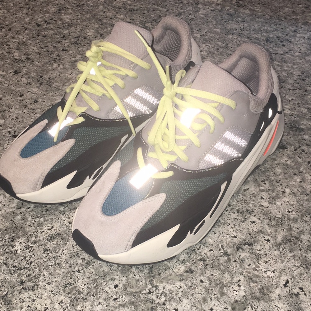 Adidas Yeezy Boost 700